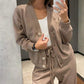 Tweedelige gebreide jas en broek voor dames met knopen