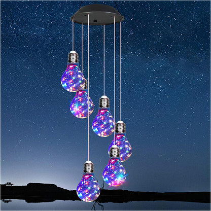 Kleurrijk LED windklokkenspel op zonne-energie