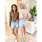 Hoge taille afgesneden dad shorts met gerafelde zoom